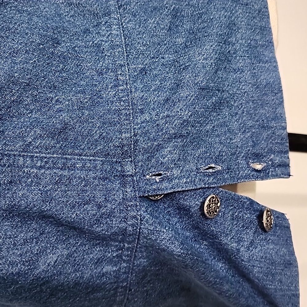 C.L C. Top 100% Cotton Denim Embroidered Floral Stitching Detail Blue Size M - Picture 14 of 17